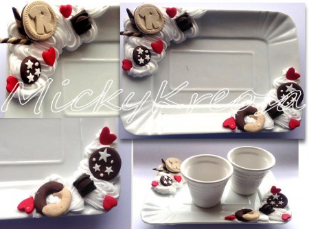 Piattino di ceramica con panna e  cioccolatini vari!